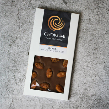 Chokumi Vollmilchschokolade bestreut mit gebrannten Mandeln