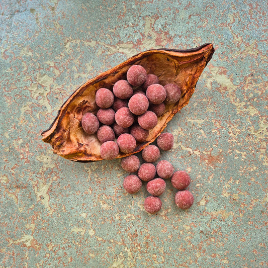 Erdbeergelee umhüllt mit Vollmilchschokolade