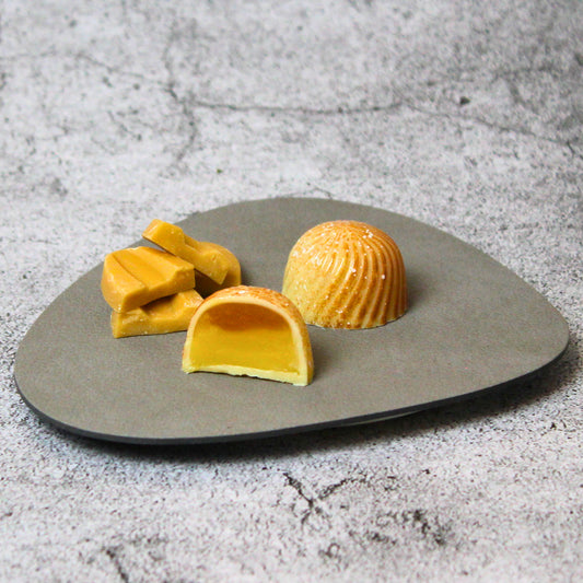 Maracuja-Praline in weißer Schokolade mit doppelter Maracuja-Füllung
