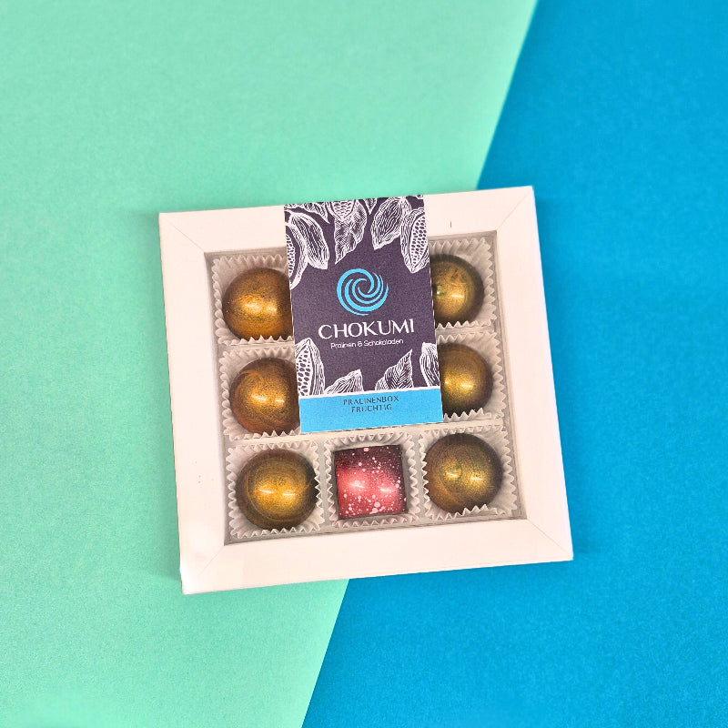 Pralinenbox mit 9 Pralinen gefüllt mit Maracujakaramell, Himbeernougat und Yuzukaramell