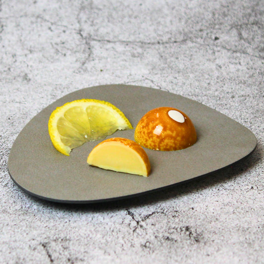 Sommerliche Praline in weißer Schokolade - Zitrone trifft auf Quark!